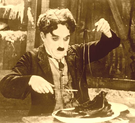Charlie Chaplin e la scarpa nel piatto