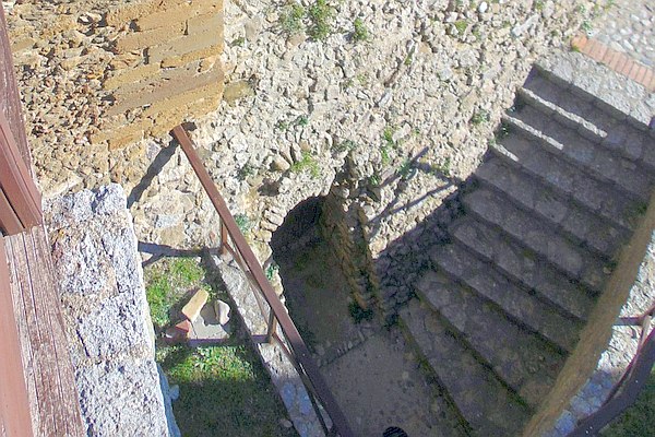 porta ai piedi del rivellino