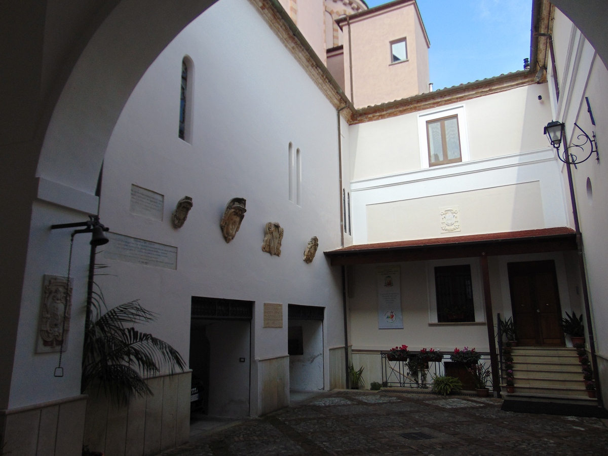 Atrio dell'episcopio
